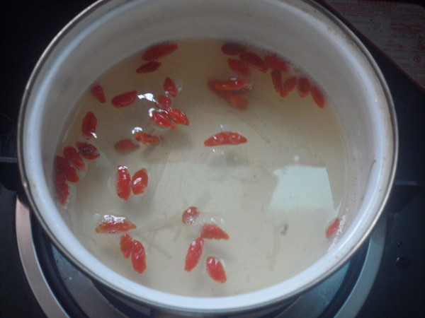 the steps of mixing kelp with enoki mushrooms