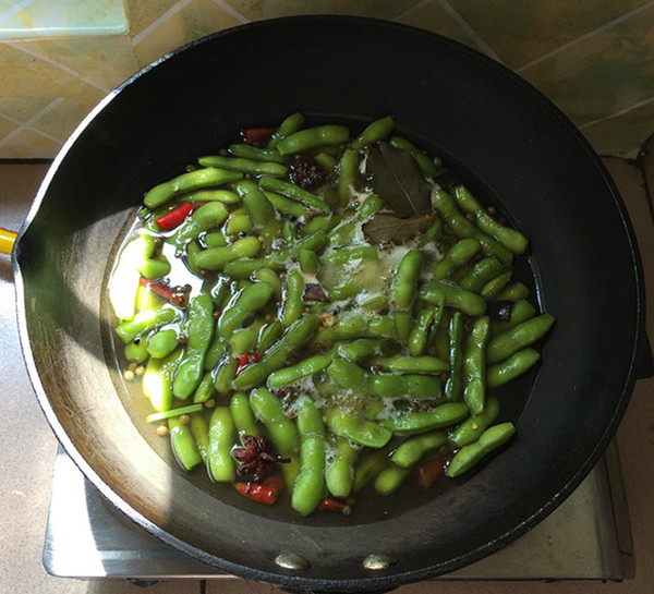 the steps of spiced edamame