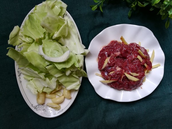 steps of beef stir-fried cabbage