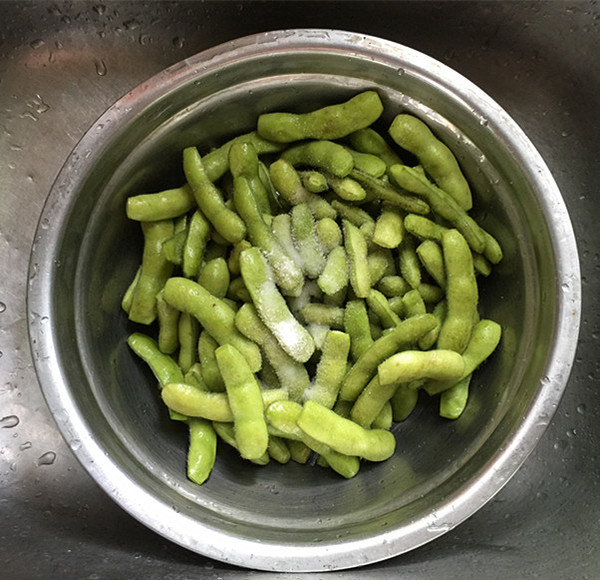 the steps of spiced edamame