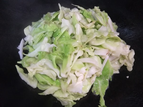 steps of beef stir-fried cabbage