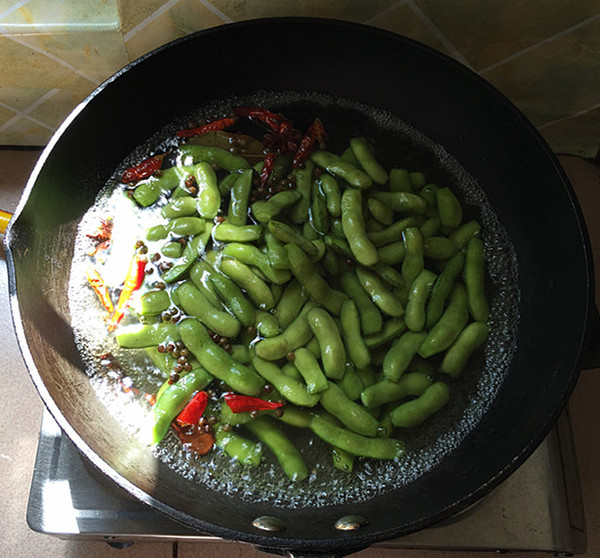 the steps of spiced edamame