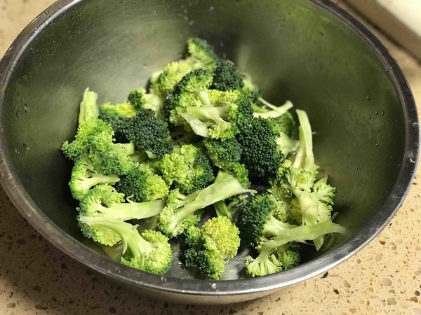 cold mix broccoli in steps