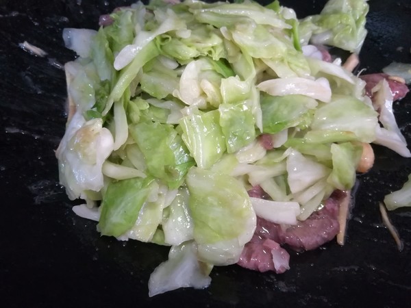 steps of beef stir-fried cabbage